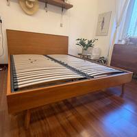 Struttura letto matrimoniale 160x200 + comodino