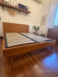 Struttura letto matrimoniale 160x200 + comodino