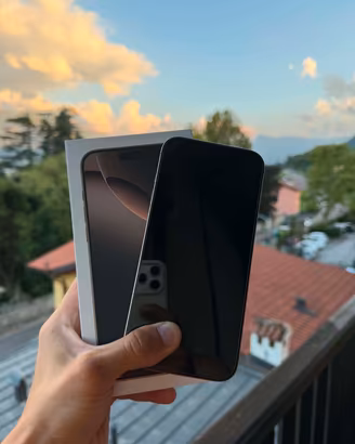 Vende Iphone 16 Pro Max  Sabbia Titanium 256gb