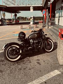 Triumph Bonneville Bobber Black
