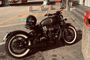 Triumph Bonneville Bobber Black