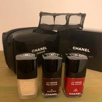 Chanel pochette con accessori per unghie
