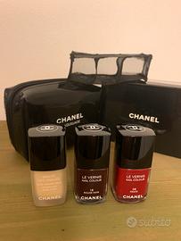 Chanel pochette con accessori per unghie
