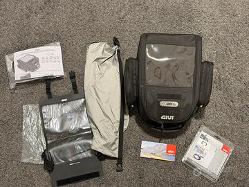 Borsa serbatoio Tanklock GIVI UT809 e attacco BF23
