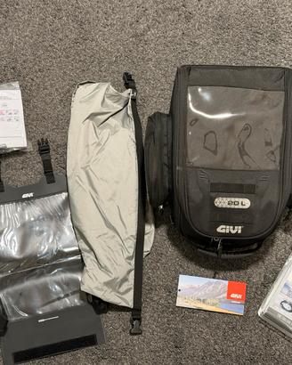Borsa serbatoio Tanklock GIVI UT809 e attacco BF23
