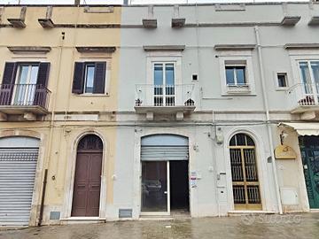 Negozio a Putignano, via Roma, 1 locali