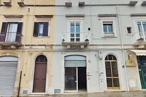 Negozio a Putignano, via Roma, 1 locali