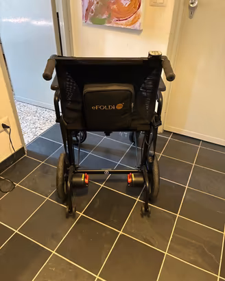 Sedia a rotelle elettrica eFOLDi