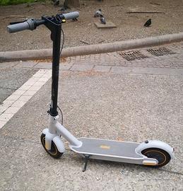 monopattino ninebot g30LE
