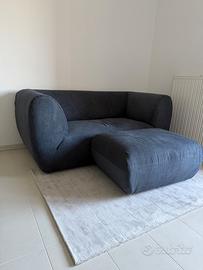 Divano 2 posti con pouf un po’ trattabili