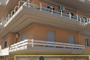 Locale Commerciale Angolare Ad Uso Investimento