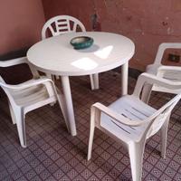 Tavolo e 4 sedie da giardino