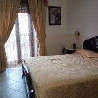 tende,copriletto,centrini,ecc color oro