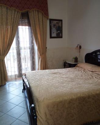 tende,copriletto,centrini,ecc color oro