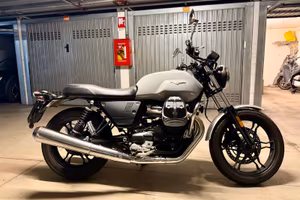 Moto Guzzi V7 III — 2018 — Milano