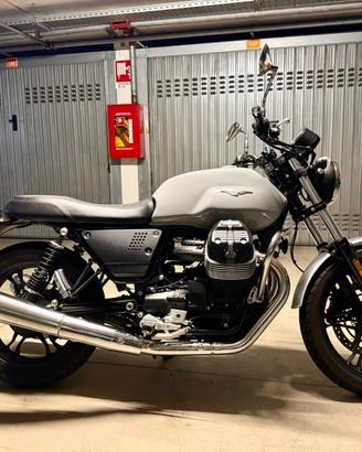 Moto Guzzi V7 III — 2018 — Milano