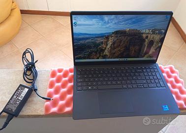 DELL 15,6" FHD 8-Core i5-11th 16GB 256GB QWERTY UK