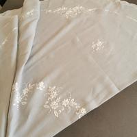 set da tavola in lino grigio perla con ricami
