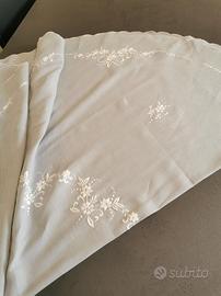 set da tavola in lino grigio perla con ricami