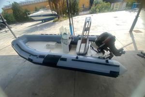 Gommone da pesca o diporto