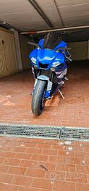 Yamaha r1