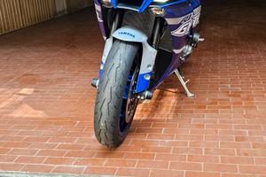 Yamaha r1