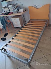 letto rete materasso +mensole + lampadario + tenda