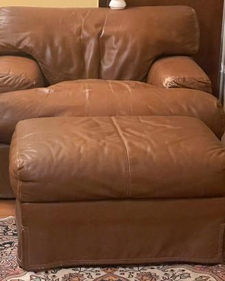 Poltrona e pouf  in pelle Frau