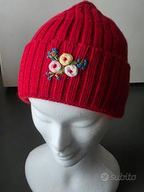 Berretto in misto Cashmere con ricamo a mano flore