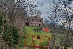 Masseria con annessi terreni in Scafa (PE)