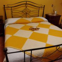 Madia Tavolo con sedie e camera da letto