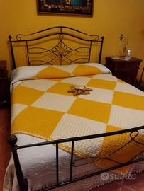 Madia Tavolo con sedie e camera da letto