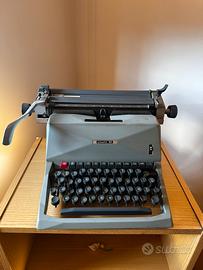 Macchina da scrivere Olivetti 82 Diaspron vintage