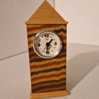 Orologio da tavolo in legno dipinto