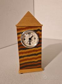 Orologio da tavolo in legno dipinto