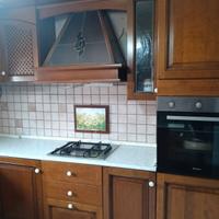 Cucina componibile, tavolo e sedie 