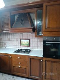 Cucina componibile, tavolo e sedie 