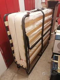 Letto pieghevole con materasso, una piazza e mezza