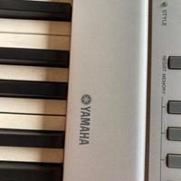 Pianola YAMAHA DGX640