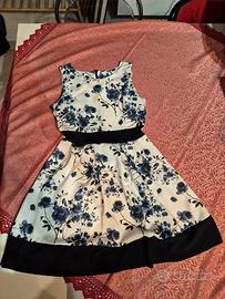 Vestito floreale blu e bianco