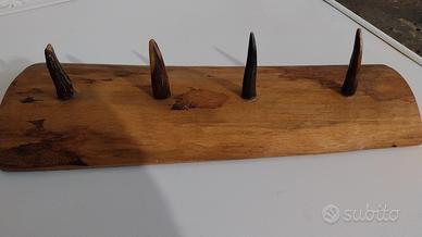 appendiabiti da taverna in legno e corno