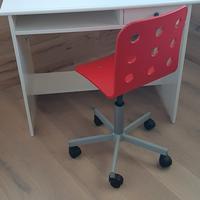 Scrivania e sedia con rotelle per bambini