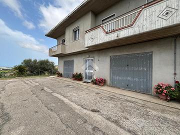 CASA SEMINDIPENDENTE A ATRI