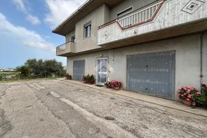 CASA SEMINDIPENDENTE A ATRI