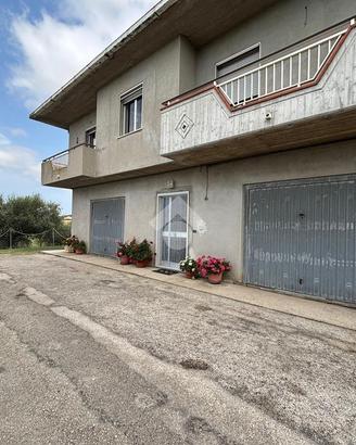 CASA SEMINDIPENDENTE A ATRI