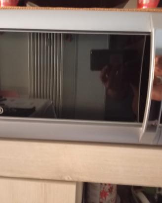 microonde DELONGHI  con vaporiera 