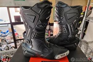 Stivali scarpe pista macna booster pista boot blk