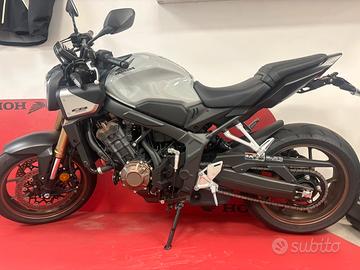 Honda cb 650 r aziendale km zero PERMUTE