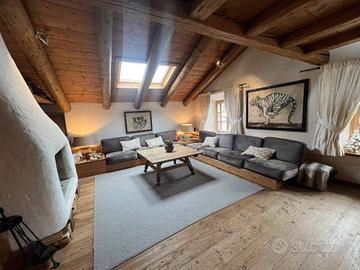 Attico / Mansarda di 170 m² con più di 5 locali a 