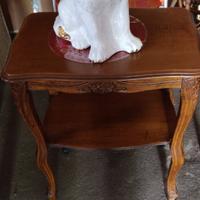 Tavolino in Legno con Cane